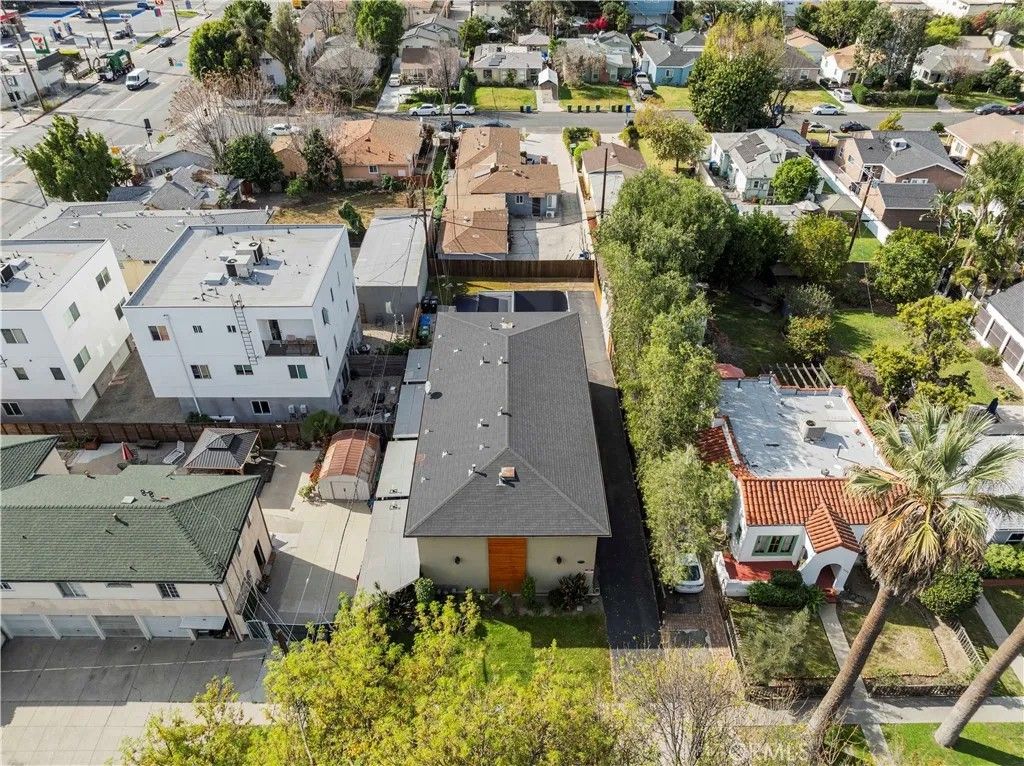 Photo of 5619 Irvine Avenue, North Hollywood, CA 91601 (MLS # SR26031123)