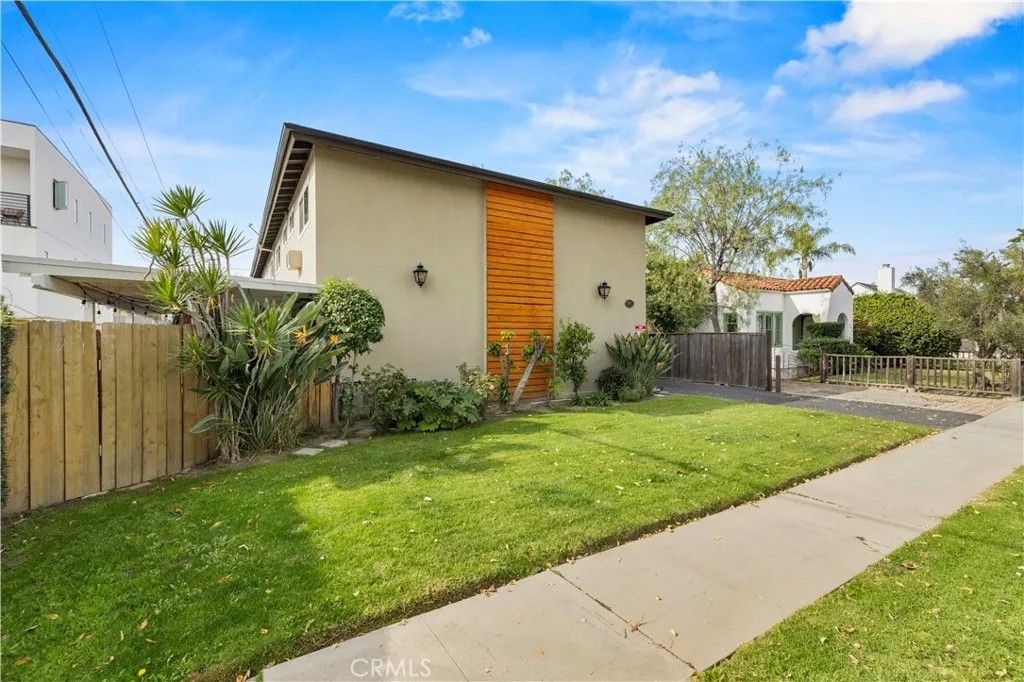 Photo of 5619 Irvine Avenue, North Hollywood, CA 91601 (MLS # SR26031123)