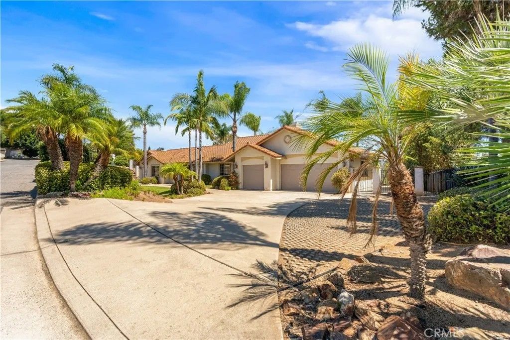 Photo of 1145 Sea Larke Drive, Fallbrook, CA 92028 (MLS # ND25208525)