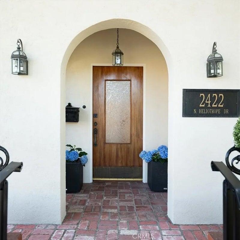 2422 N Heliotrope