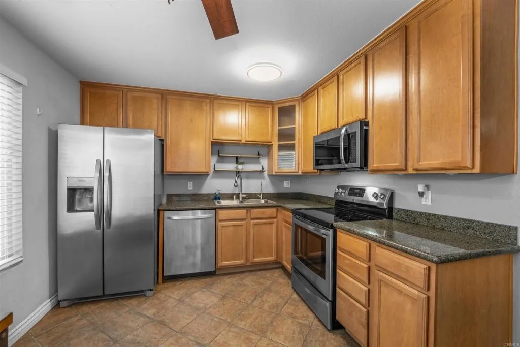 6333 College Grove Way 6104