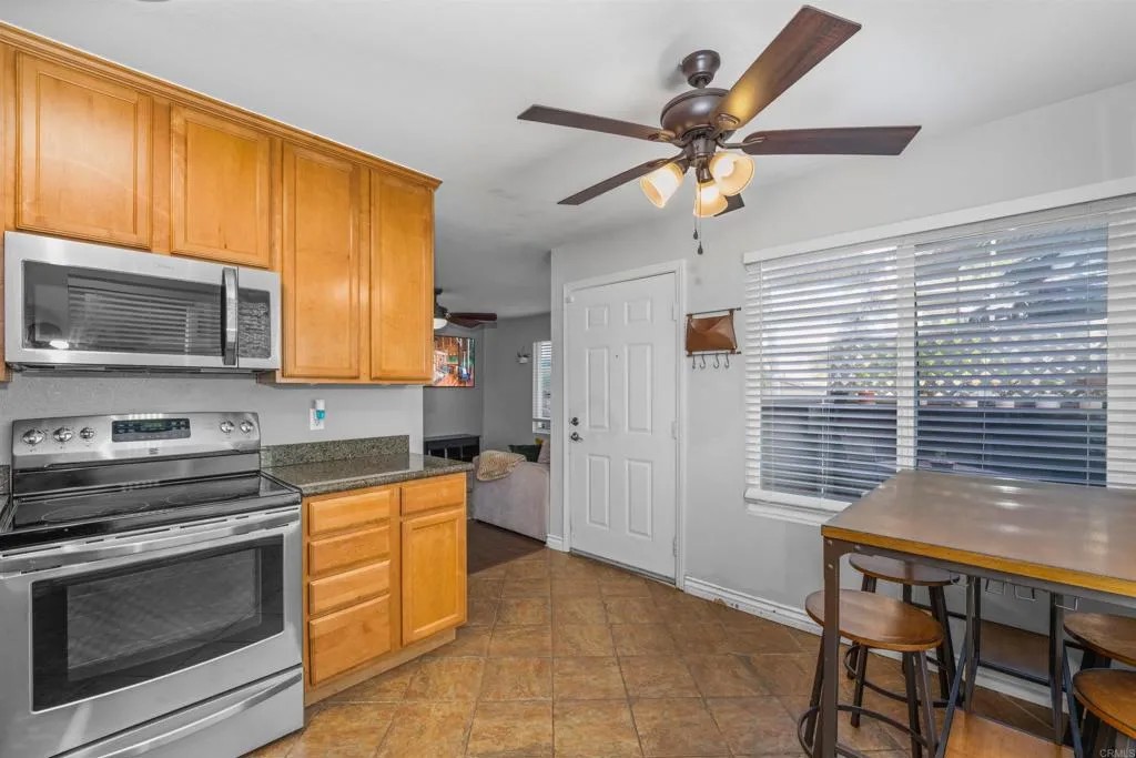 6333 College Grove Way 6104