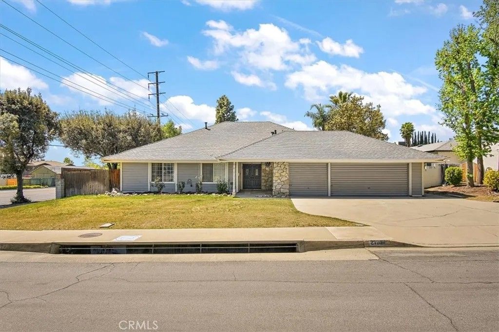 Photo of 2105 Oxford Avenue, Claremont, CA 91711 (MLS # RS26017414)