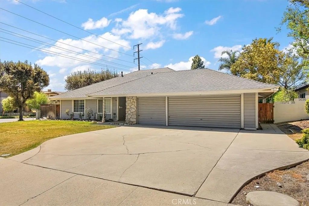 Photo of 2105 Oxford Avenue, Claremont, CA 91711 (MLS # RS26017414)