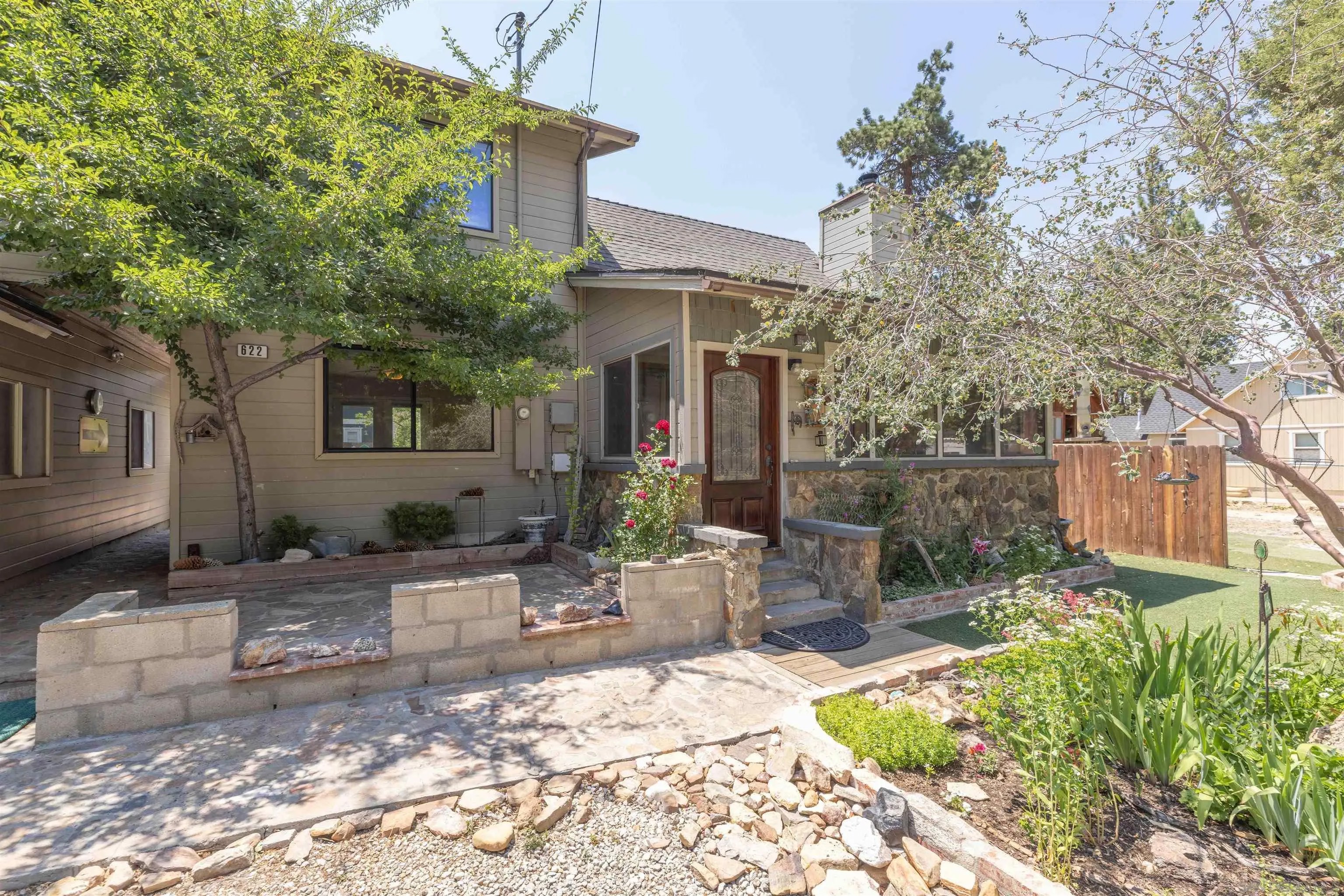 622 Sunset Ln