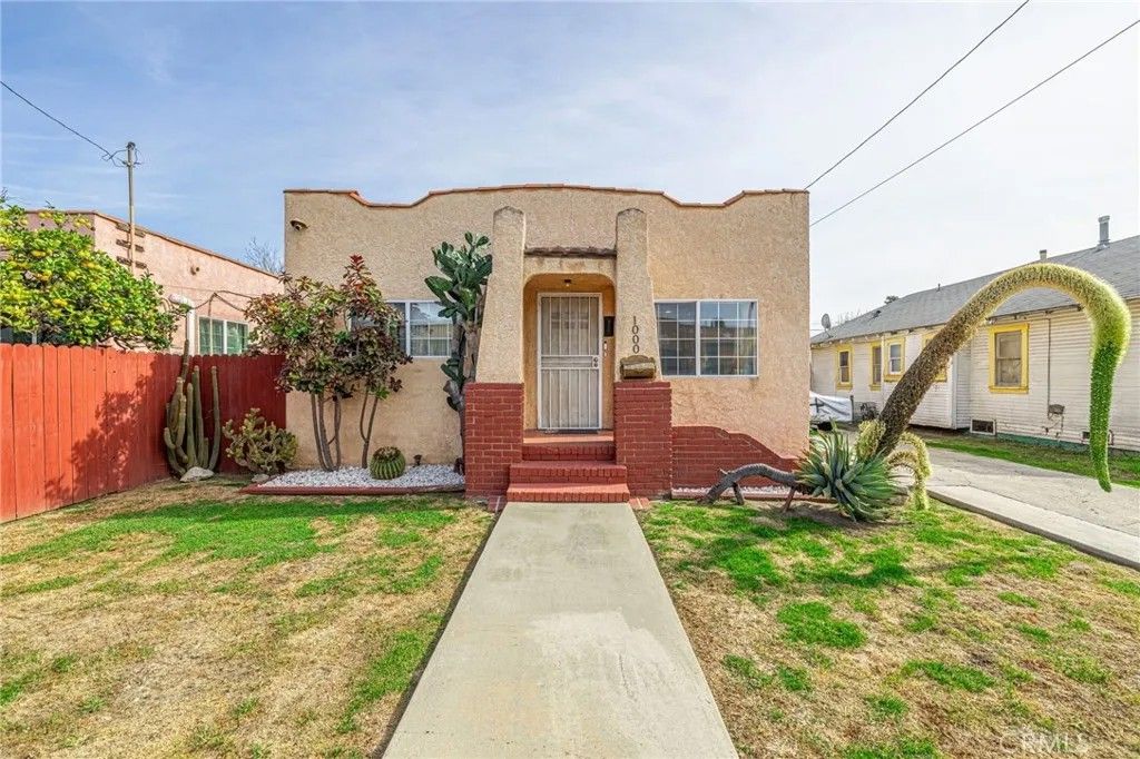 Photo of 1000 N Mayo Ave, Compton, CA 90221 (MLS # SR26025515)