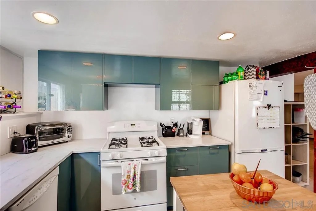 4052 Tennyson Street terrace level