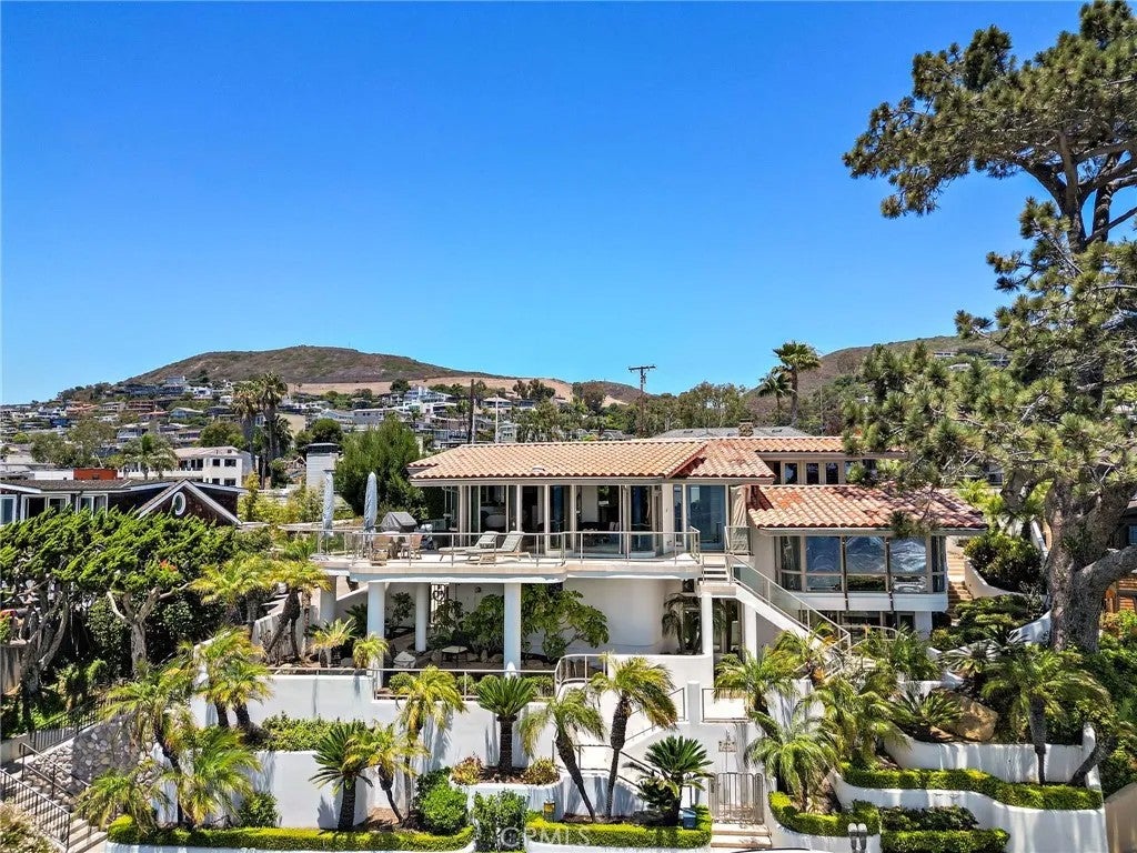 594 Cliff Drive