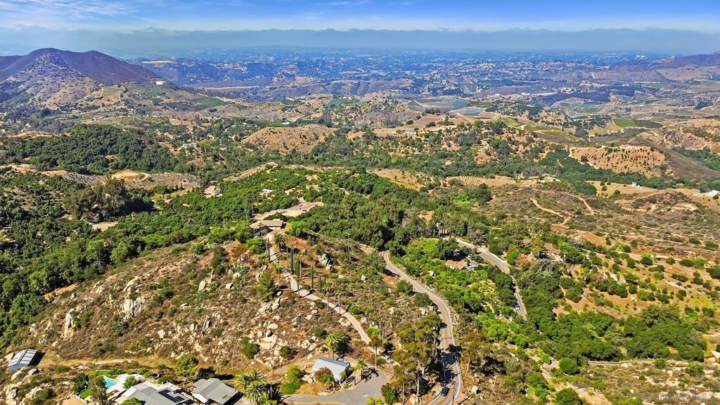 Photo of 6133 Rainbow Heights Rd, Fallbrook, CA 92028 (MLS # 260005804)