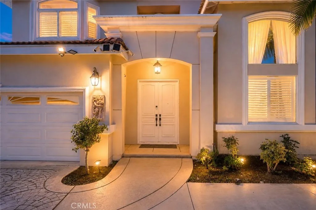 43 W Naomi Avenue