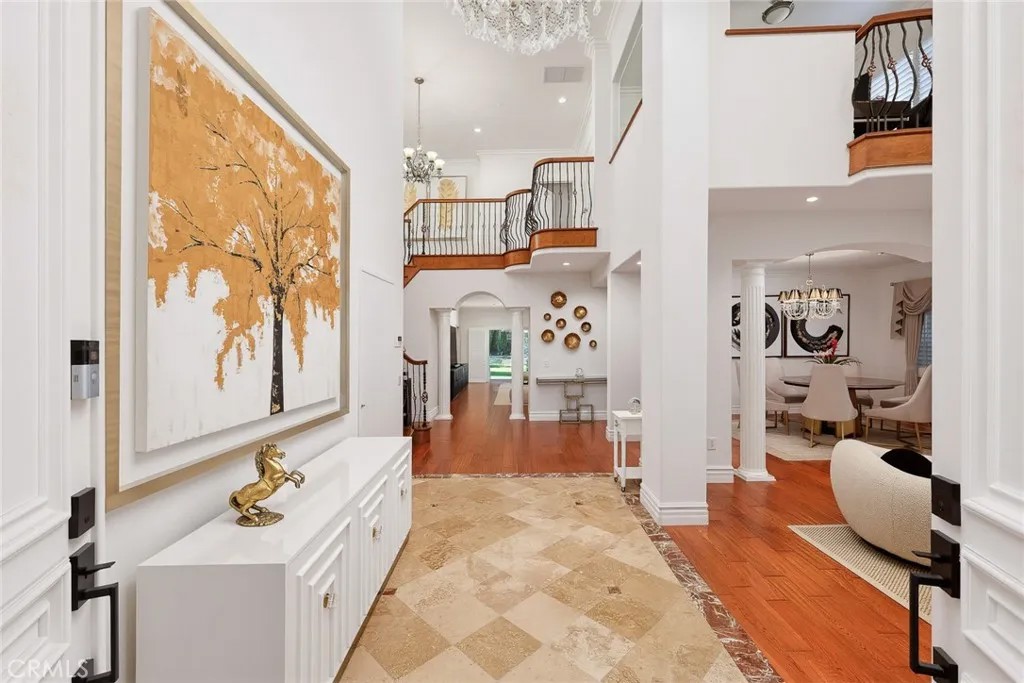 43 W Naomi Avenue