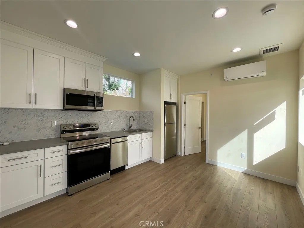 Photo of 2739 Sycamore Avenue #A, Montrose, CA 91020 (MLS # GD25266661)