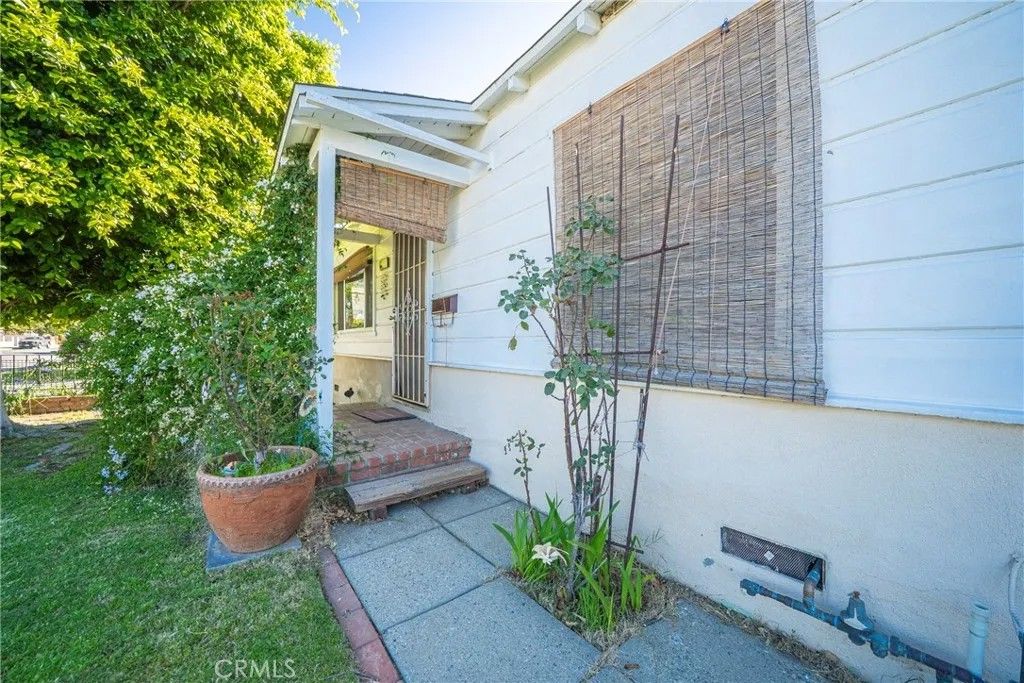 Photo of 13402 Terra Bella St, Pacoima, CA 91331 (MLS # SR26056730)