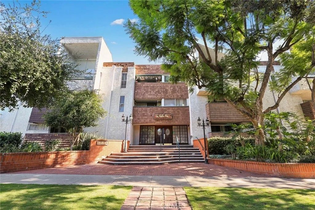 Photo of 360 S Euclid Avenue #219, Pasadena, CA 91101 (MLS # PF25267427)