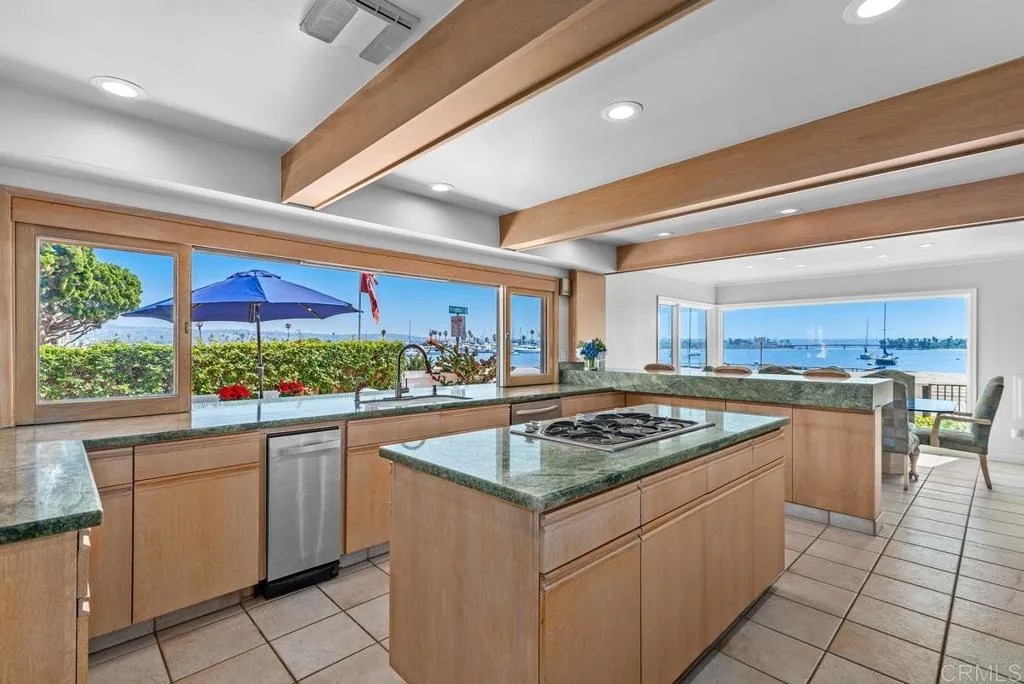 3366 Bayside Walk