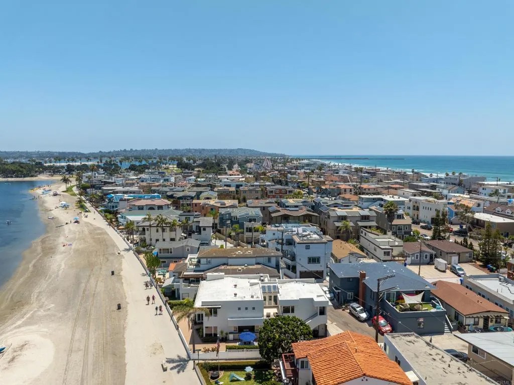 3366 Bayside Walk