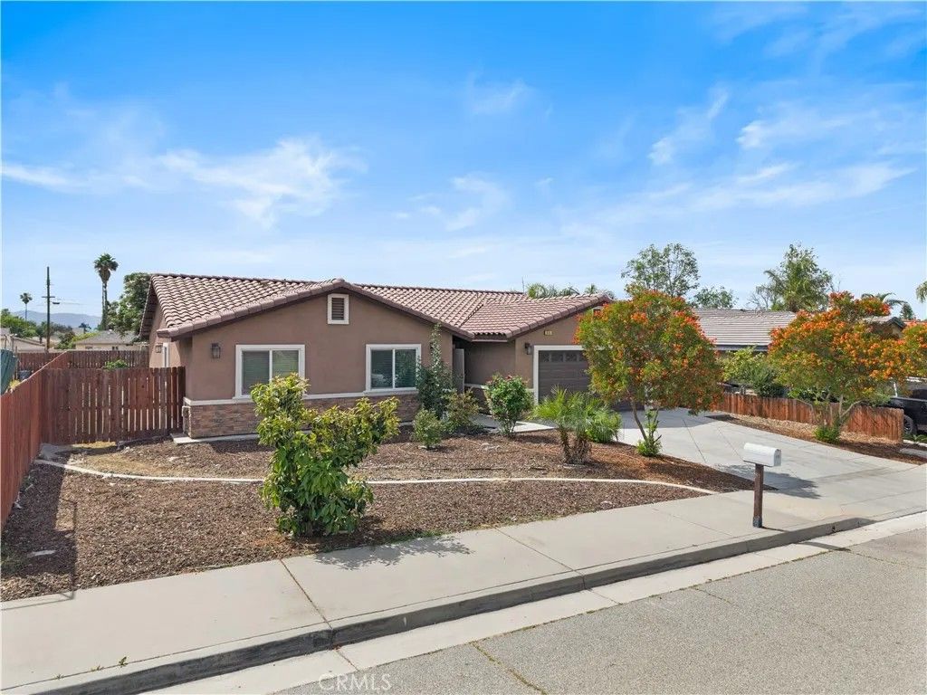 Photo of 3118 Mendoza Way, Riverside, CA 92504 (MLS # IV26068507)