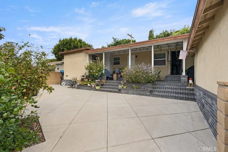 2607 W Via Corona