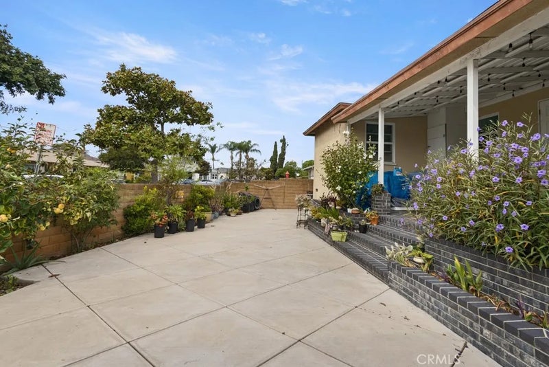 2607 W Via Corona