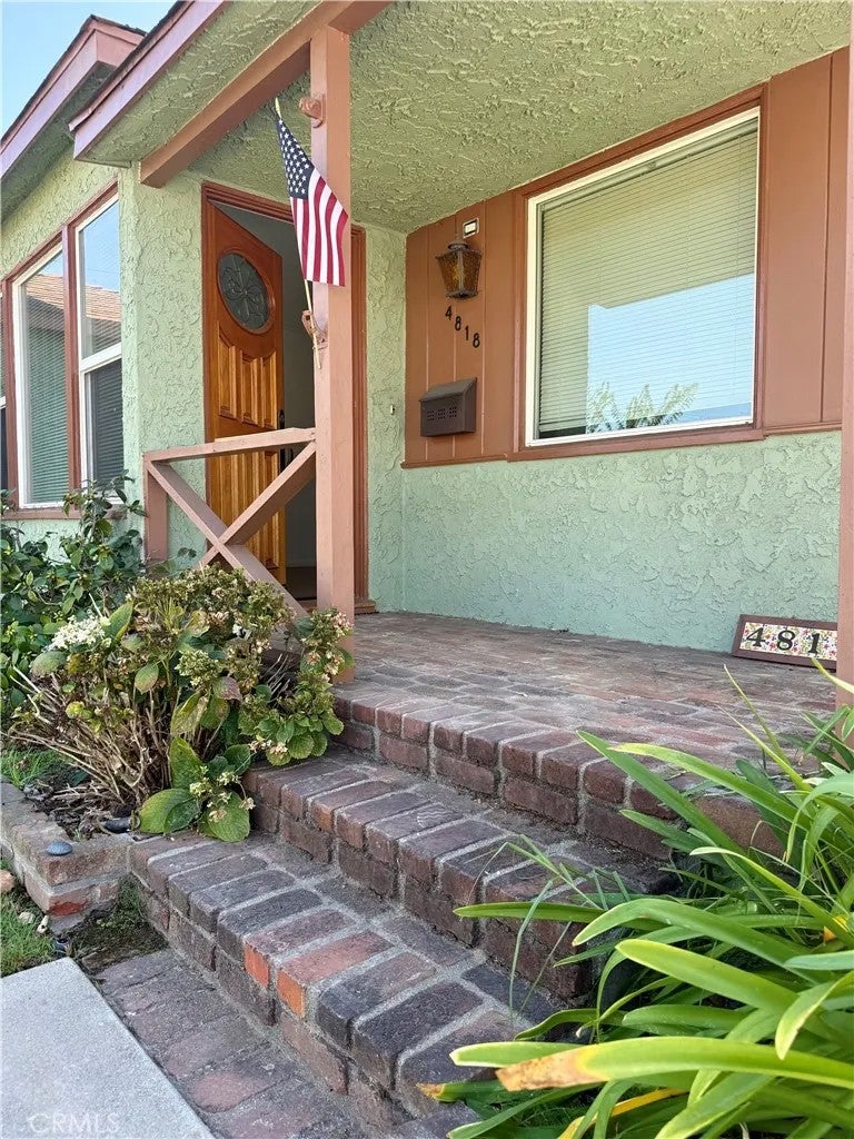 4818 W 136th