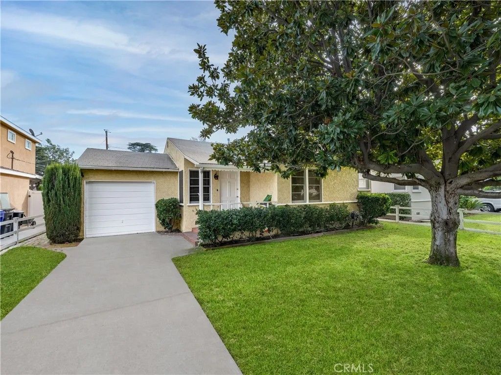 Photo of 1510 N Maple St, Burbank, CA 91505 (MLS # SR25280626)