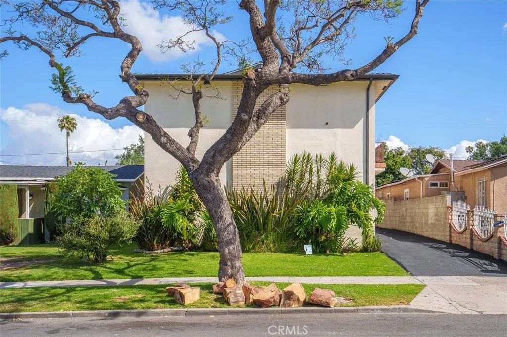 Photo of 533 Hyde Park Place, Inglewood, CA 90302 (MLS # SB26083196)