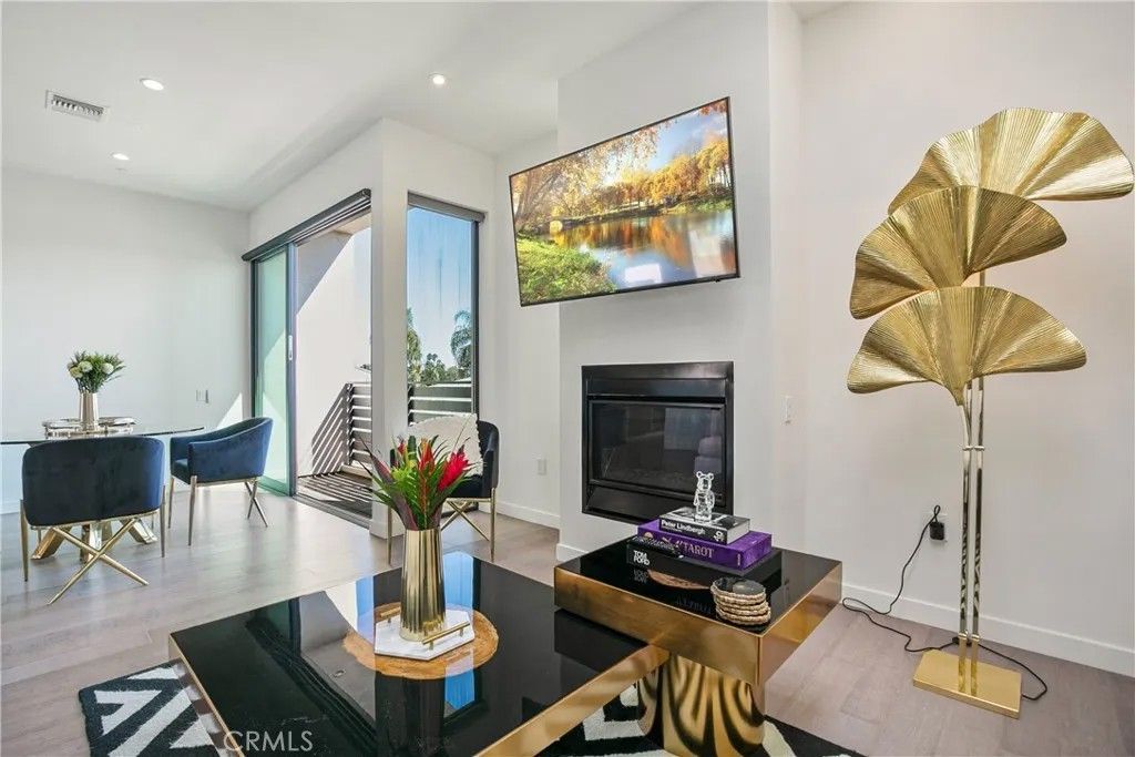 Photo of 823 N Fuller Ave #E, West Hollywood, CA 90046 (MLS # OC26006499)