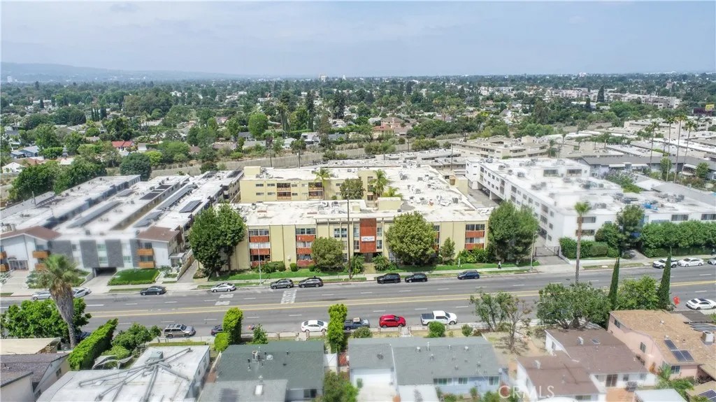 6225 Coldwater Canyon 109