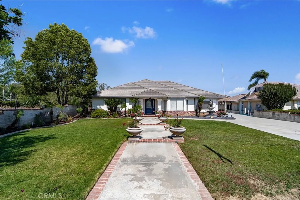 1701 S Elderberry