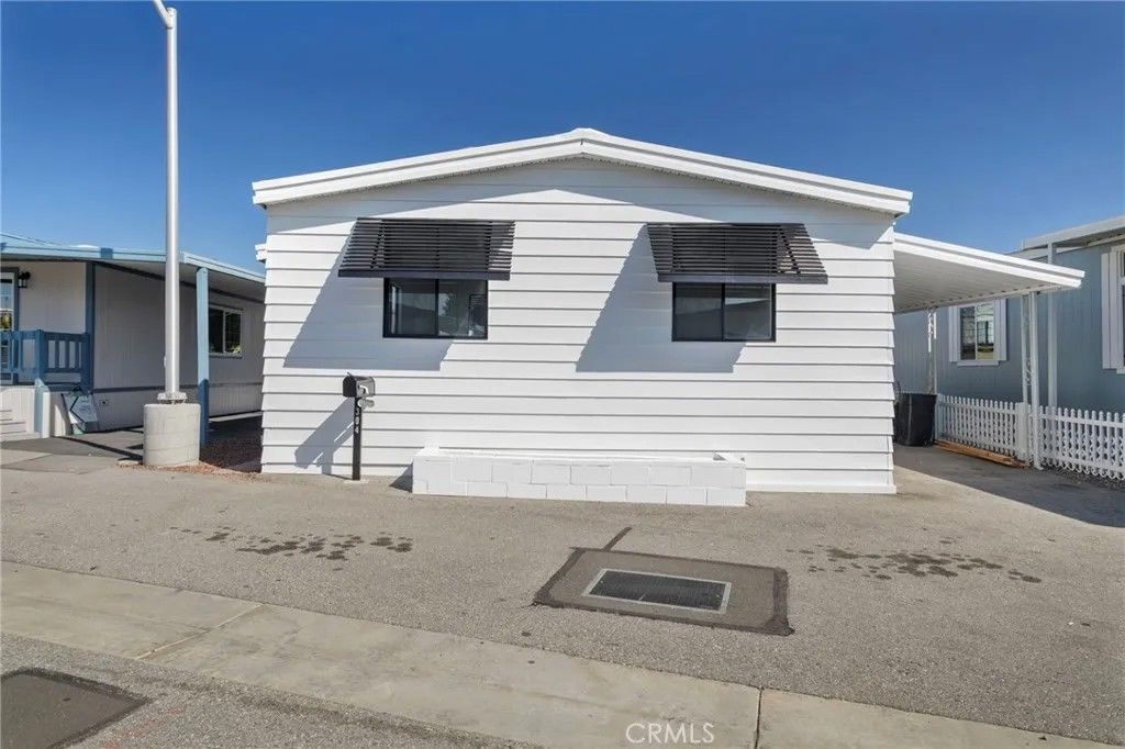 Photo of 304 N Jade Cove #64, Long Beach, CA 90803 (MLS # PW26030222)