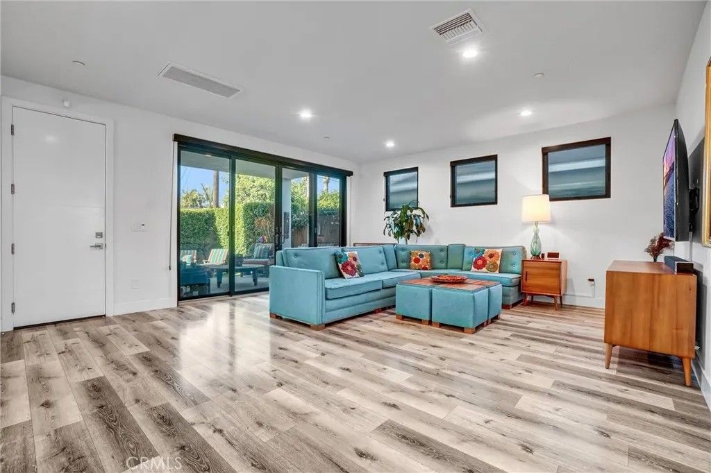 Photo of 221 Attica Dr, Long Beach, CA 90803 (MLS # LG26050089)