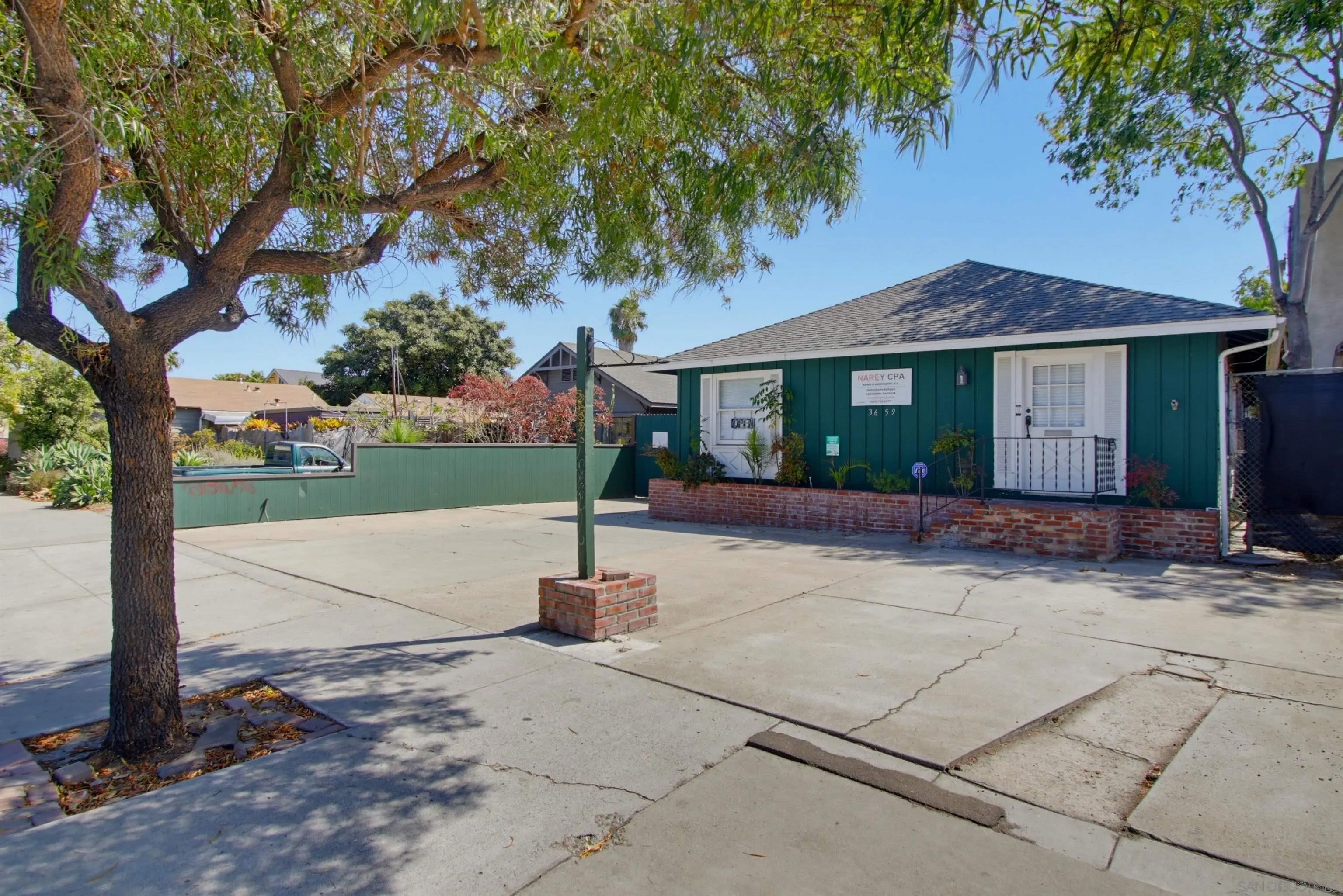 3659 Adams Ave