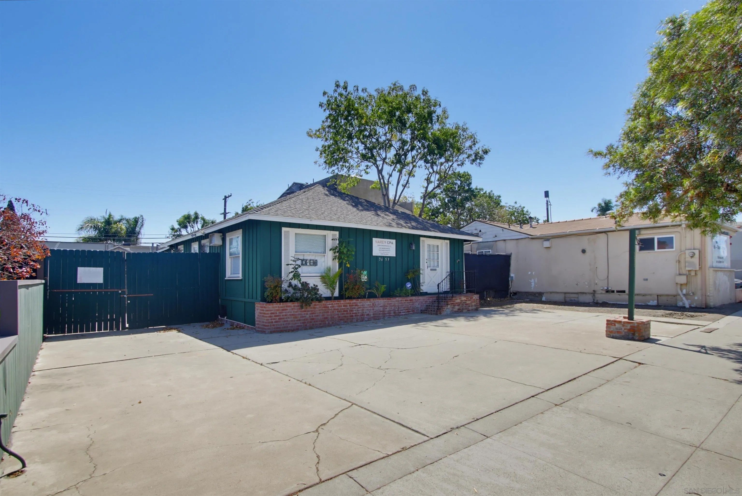 3659 Adams Ave