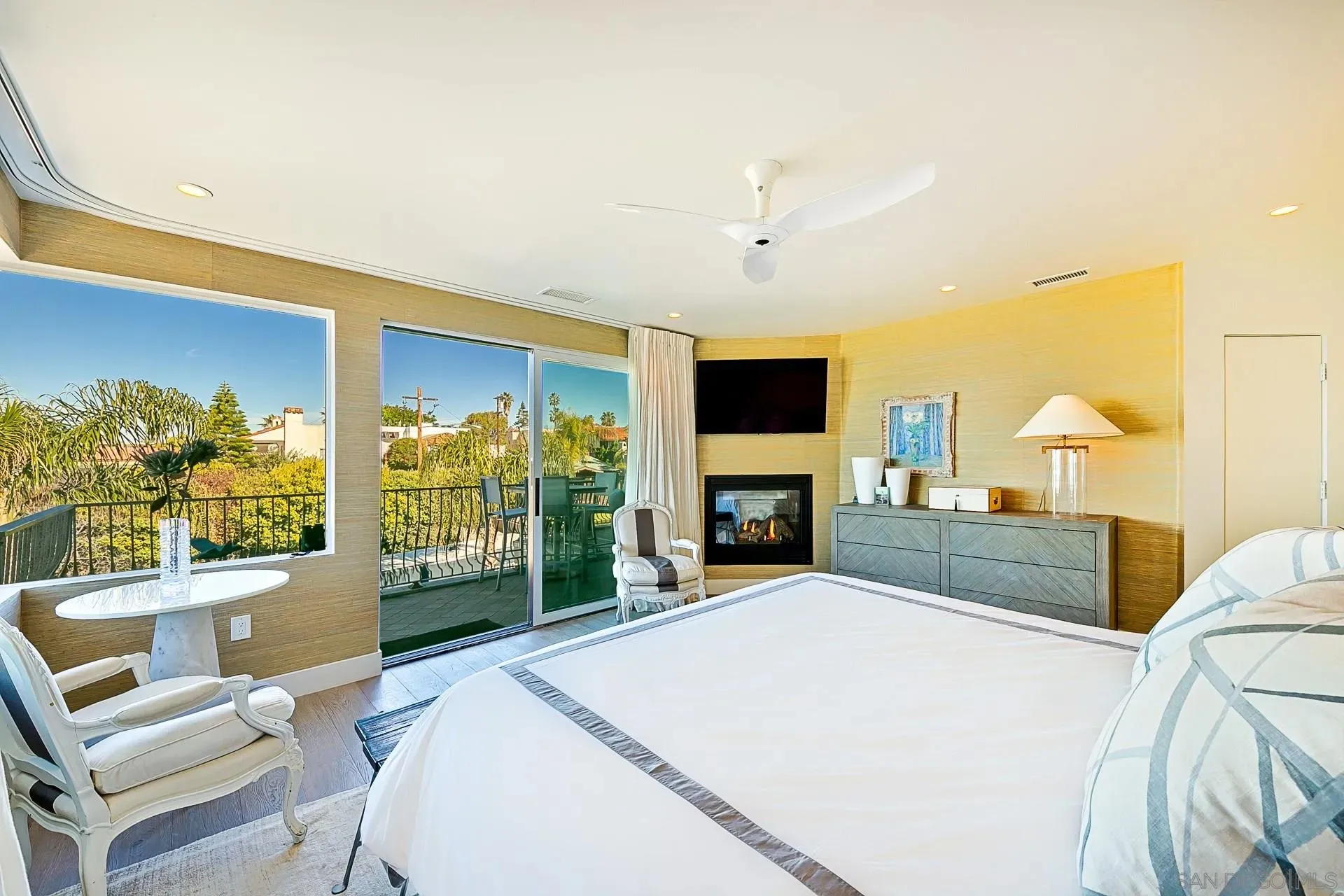 La Jolla, California 92037, United States, 3 Bedrooms Bedrooms, ,4 BathroomsBathrooms,Residential,Active,177699