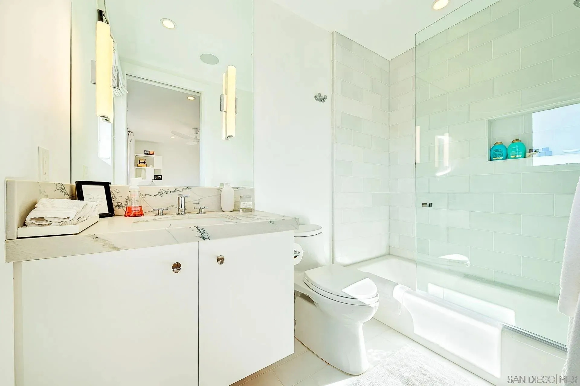 La Jolla, California 92037, United States, 3 Bedrooms Bedrooms, ,4 BathroomsBathrooms,Residential,Active,177699