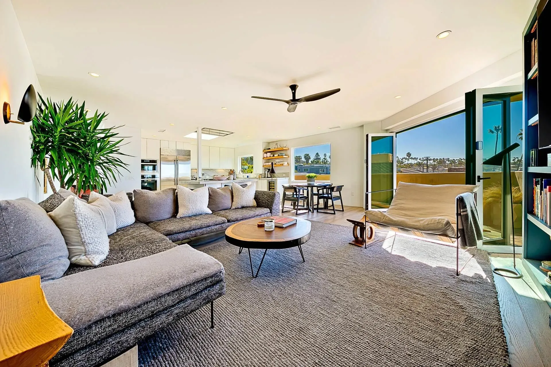 La Jolla, California 92037, United States, 3 Bedrooms Bedrooms, ,4 BathroomsBathrooms,Residential,Active,177699