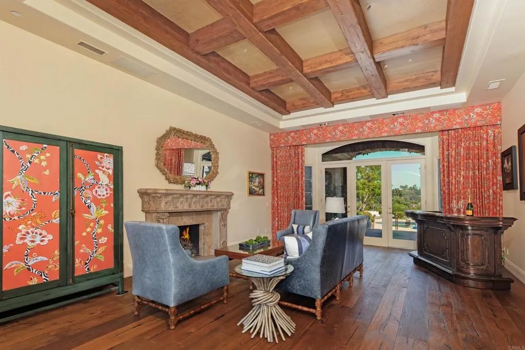 4843 La Jacaranda