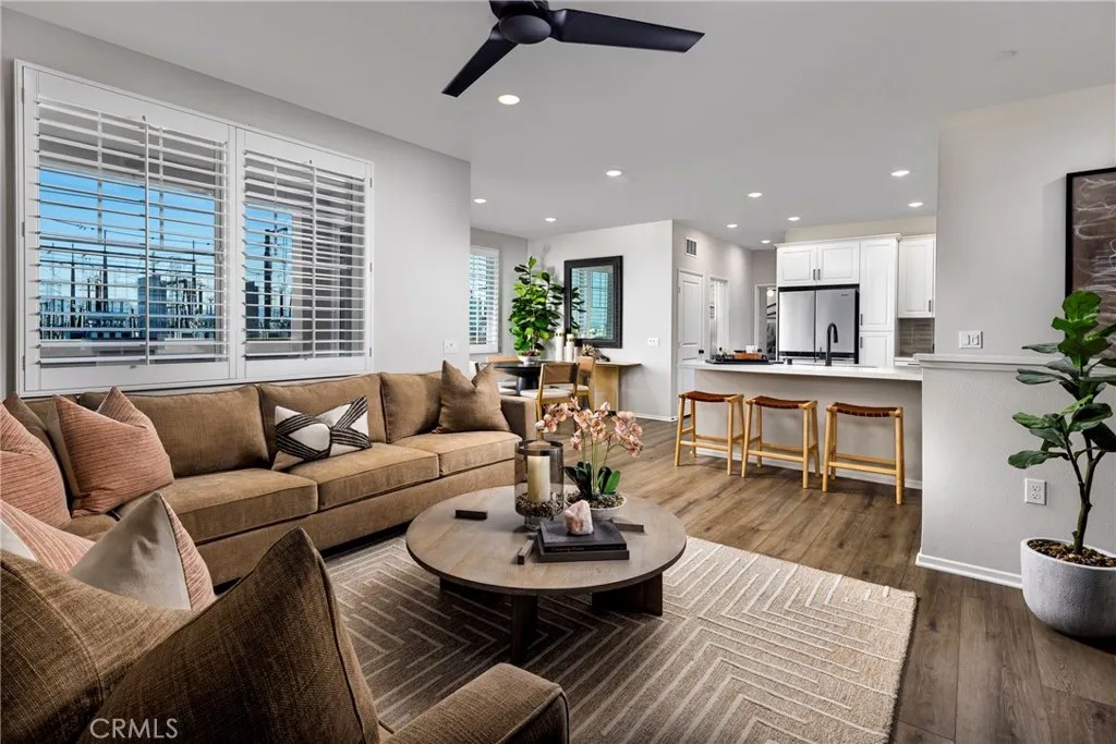 3998 E. Oakwood Ave.