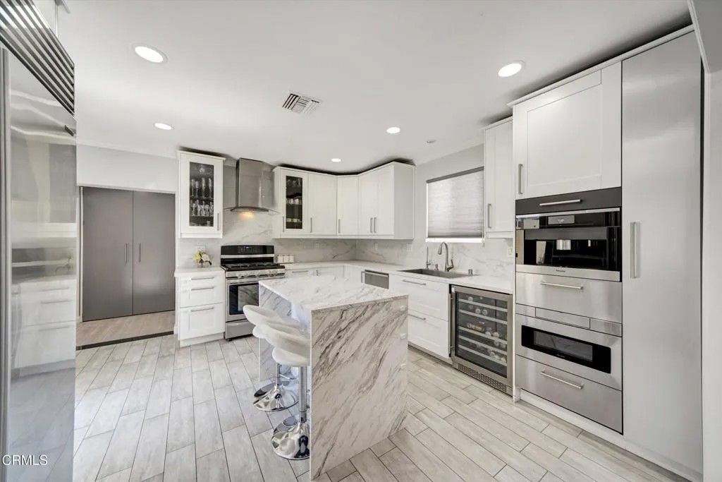 Photo of 3041 Alabama Street, La Crescenta, CA 91214 (MLS # P1-25716)