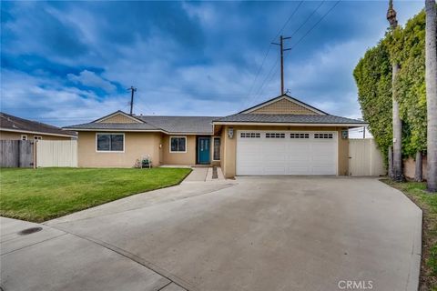 Photo of 15501 Eliot Cir, Huntington Beach, CA 92647 (MLS # OC26046290)