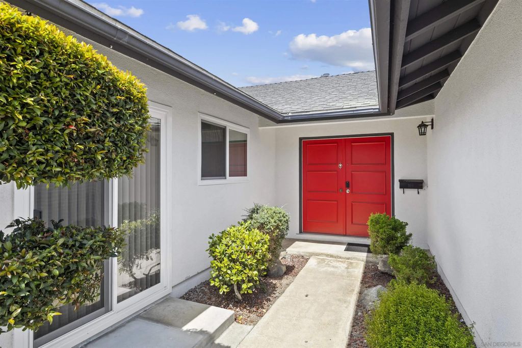 Photo of 4809 Kelly Dr, Carlsbad, CA 92008 (MLS # 260003991)