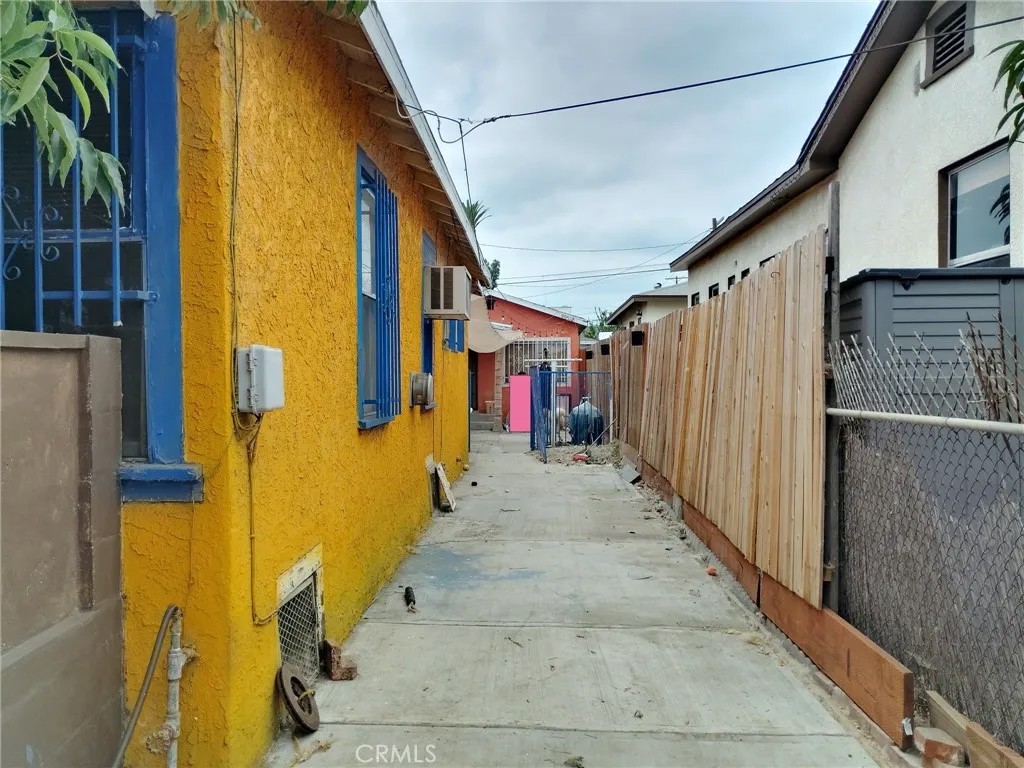 907 N Mott Street