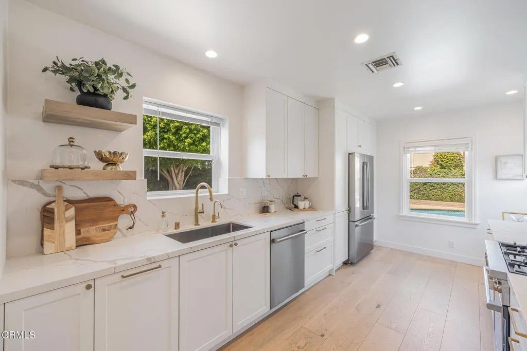 Photo of 12435 Huston Street, Los Angeles, CA 91607 (MLS # V1-34640)