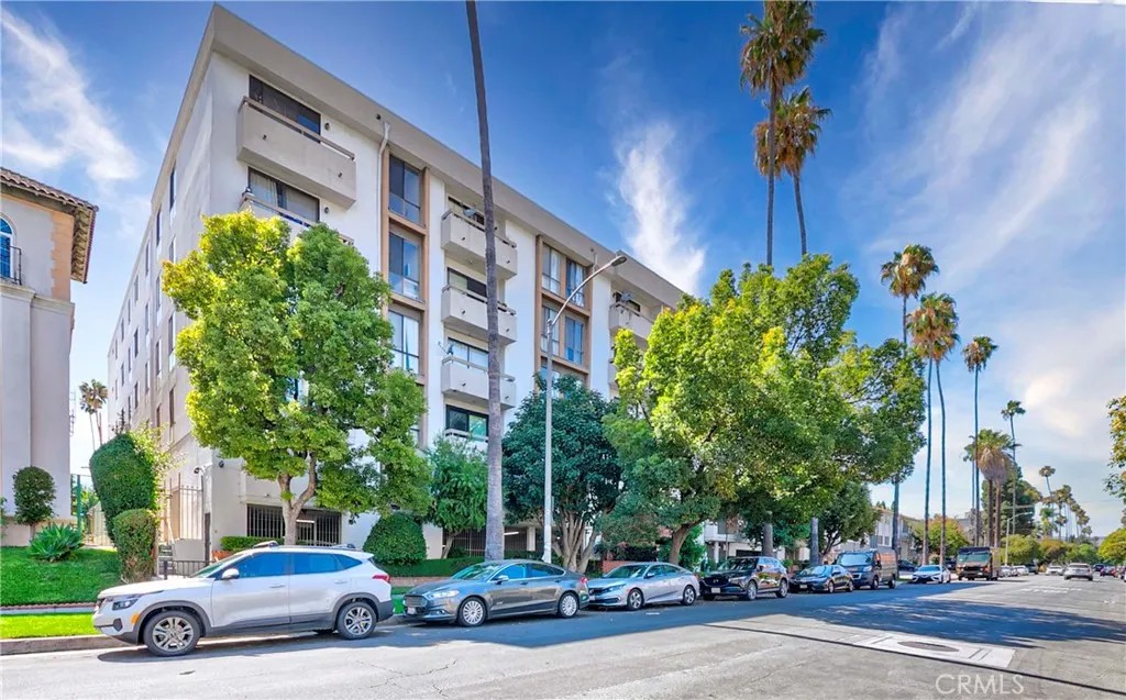 533 S St Andrews Place 408