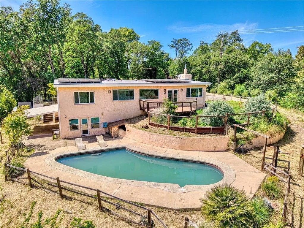 Photo of 1285 Shady Ln, Lakeport, CA 95453 (MLS # LC26091061)