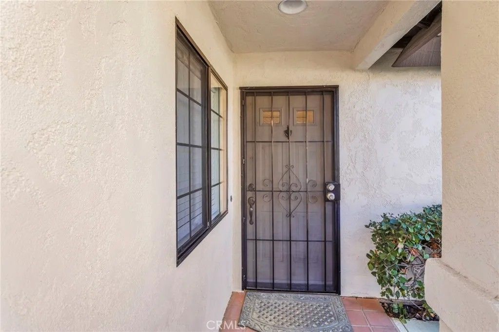 Photo of 19265 Pine Way, Apple Valley, CA 92308 (MLS # TR25277038)