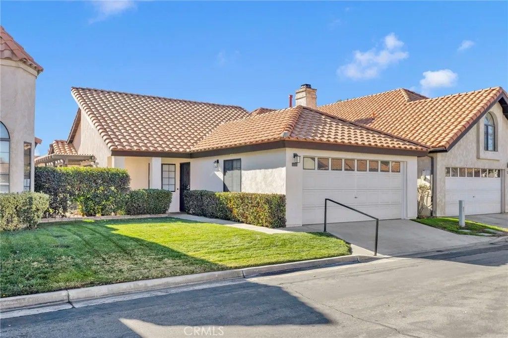 Photo of 19265 Pine Way, Apple Valley, CA 92308 (MLS # TR25277038)