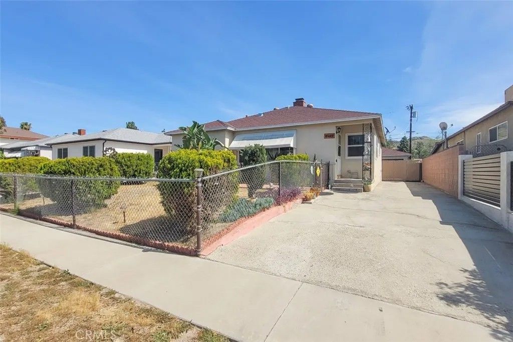 Photo of 8522 Terhune Ave, Sun Valley, CA 91352 (MLS # GD26035577)