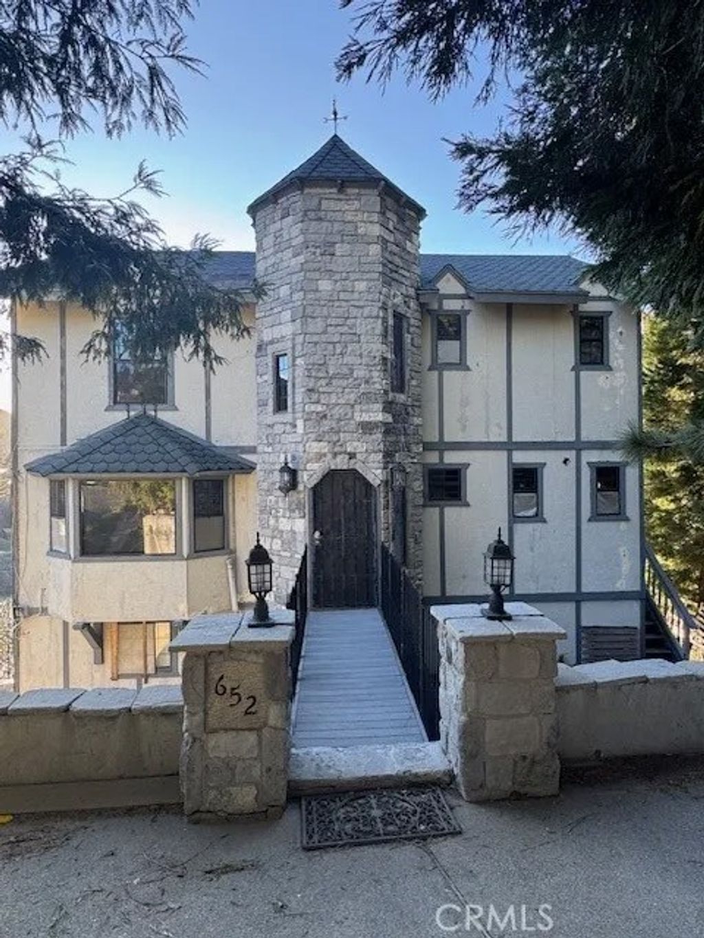 Photo of 652 Arbula Dr, Crestline, CA 92325 (MLS # IG26050440)