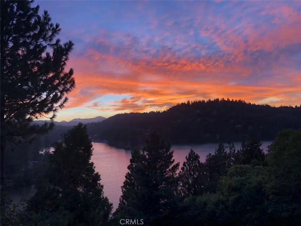 Photo of 652 Arbula Dr, Crestline, CA 92325 (MLS # IG26050440)